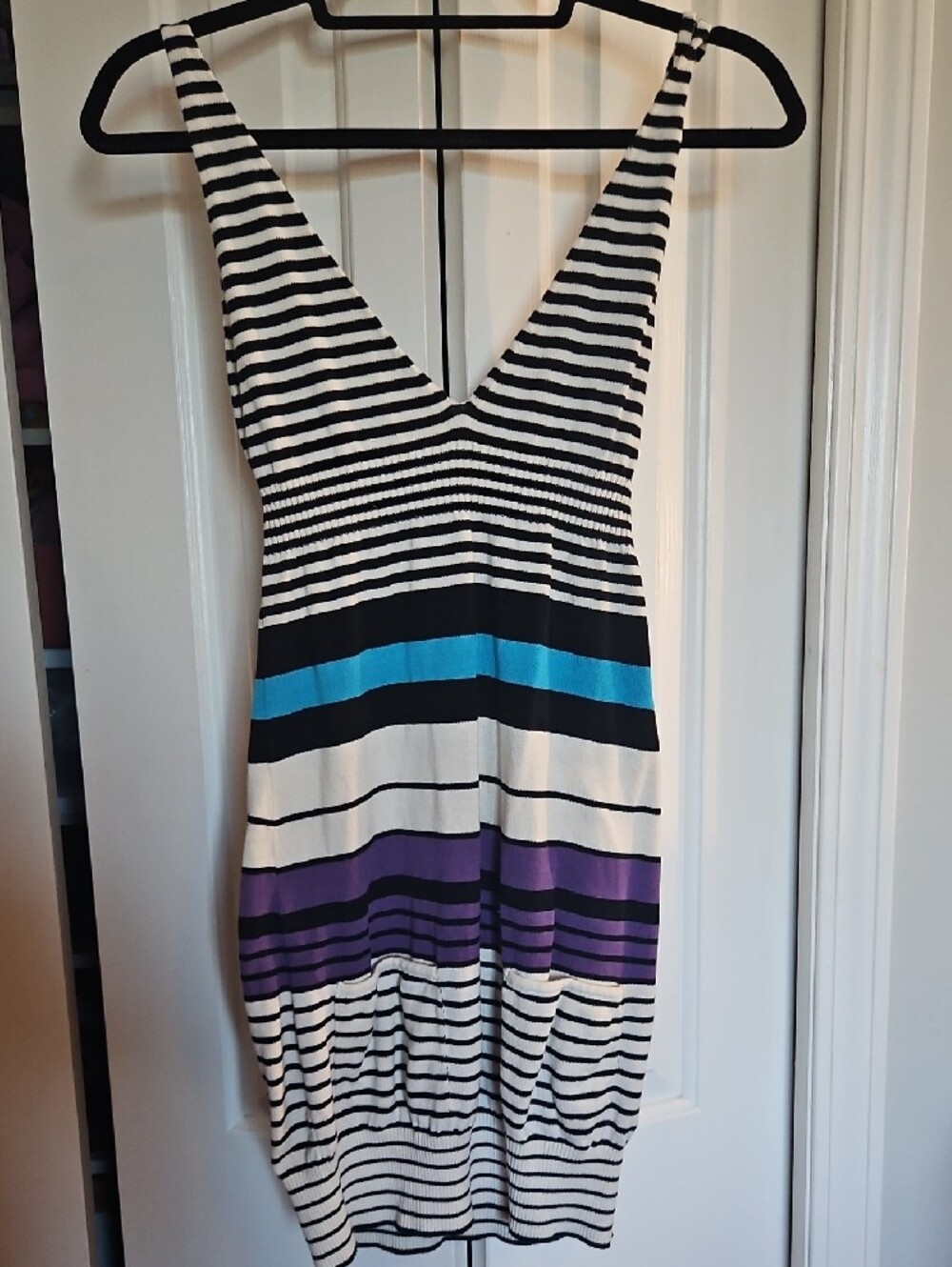 United Colors of Benetton striped V-Neck Knit Tank 🌸 Size M - Picture 2 of 6
